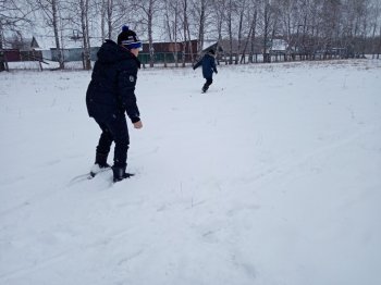 Лыжные гонки  « На одной ноге».
