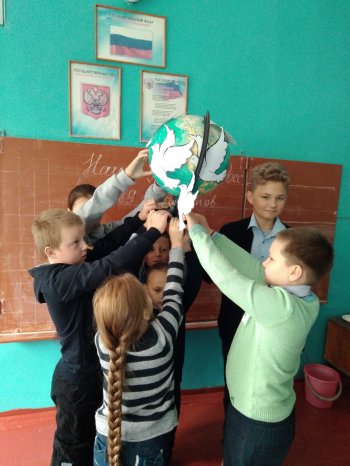 Голубь- символ  мира.
