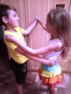 С танцем по жизни шагать веселей